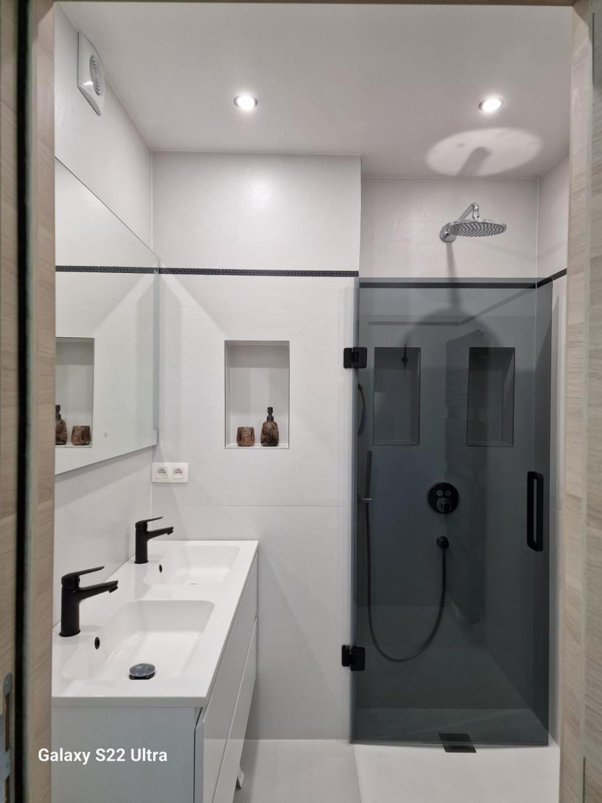 Luxury Renovated 3 Rooms Apartment ออสเทนด์ ภายนอก รูปภาพ
